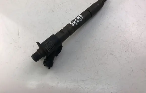 Volvo S60 Fuel injector 31303238