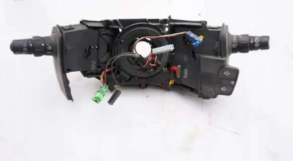 Renault Clio III Tailgate/trunk/boot open switch 8200627566