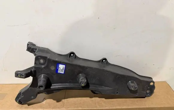 Volvo XC90 Fender mounting bracket 31391778