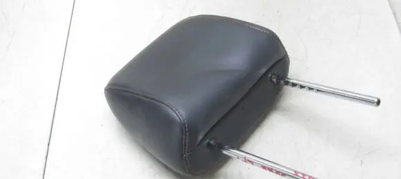 Nissan Juke I F15 Front seat headrest 