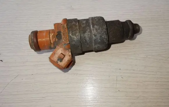 Chrysler Voyager Fuel injectors set 4612402