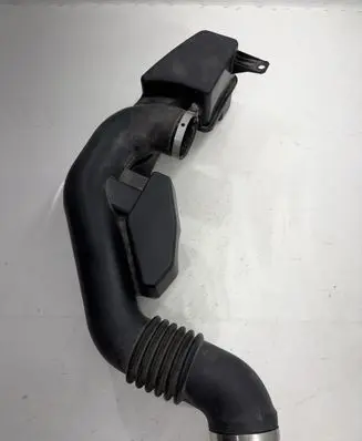 Subaru Outback (BS) Intake resonator 