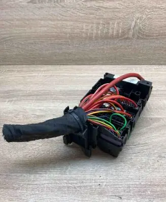 Volkswagen Jetta III Fuse box set 102576021701 5C0037819A E00004436
