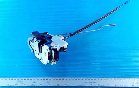 Chevrolet Cruze Front door lock 3023881 11C182
