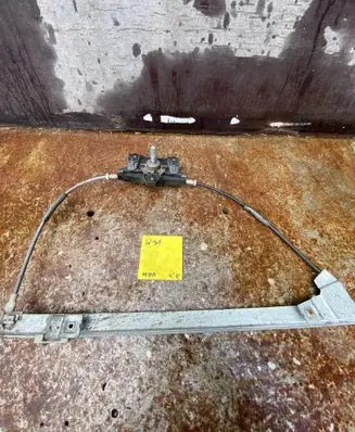 Renault Megane I Front door manual window regulator 