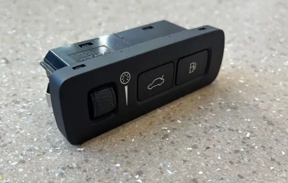 Tailgate opening switch