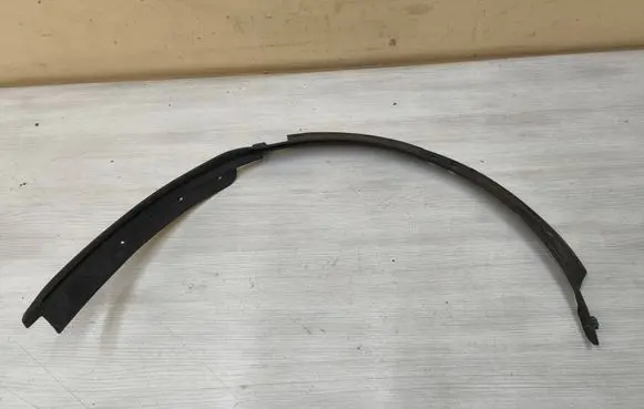 Fender trim (molding)