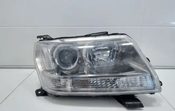 Suzuki Grand Vitara II Headlight/headlamp 10059079