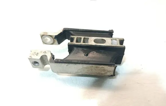 Volvo S60 Engine mount bracket 31339956