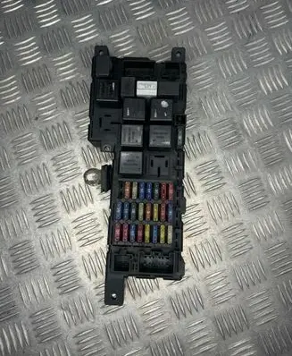 Volvo S80 Fuse module 8637841 518717004