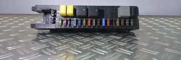 Mercedes-Benz E W211 Fuse module 2115454901 5DK00804725
