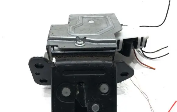 Mazda 2 Tailgate exterior lock 