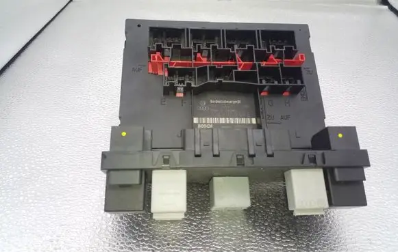Volkswagen PASSAT CC Power management control unit 9C8937049E H54S2602
