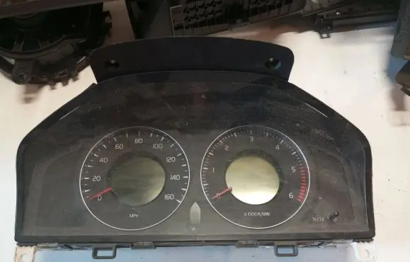 Volvo V70 Speedometer (instrument cluster) 31270905AA