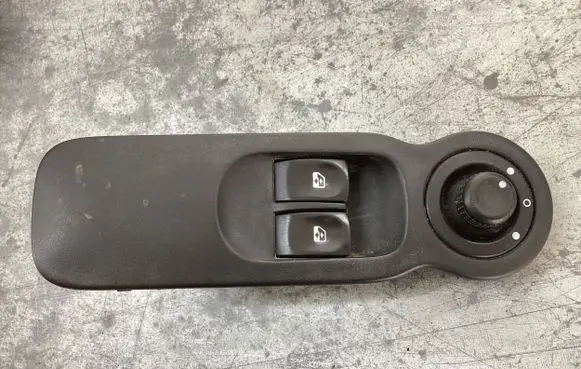 Renault Modus Electric window control switch 8200277630 516713