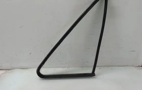 Volkswagen Golf I Front door vent window glass four-door 43R000981