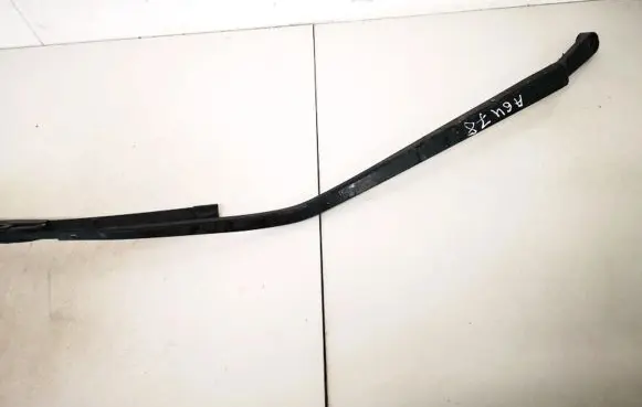 Front wiper blade arm