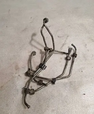 Audi 100 S4 C4 Fuel injector supply line/pipe 