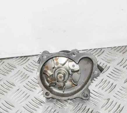 Opel Astra H Water pump 