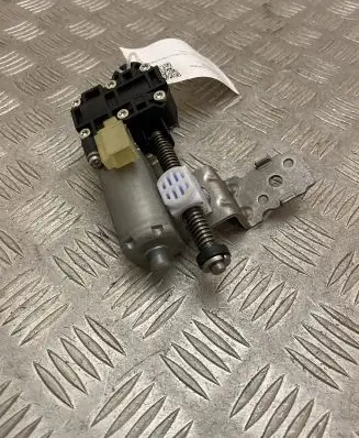 Mercedes-Benz E W213 Steering column adjust motor 0390203399
