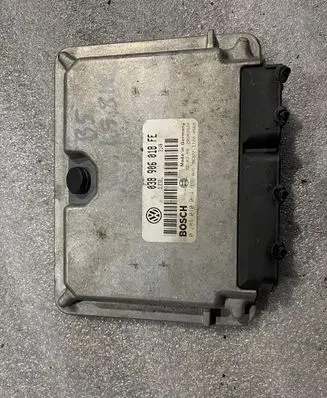 Volkswagen PASSAT B5 Engine control unit/module 038906018FE