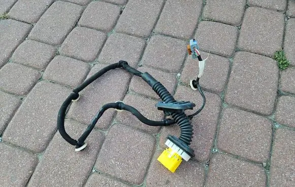Opel Corsa F EUR ISO radio connector 9837076380