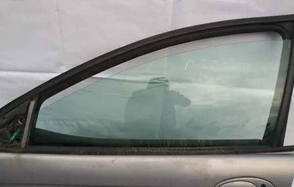 Citroen C5 Front door window glass four-door
