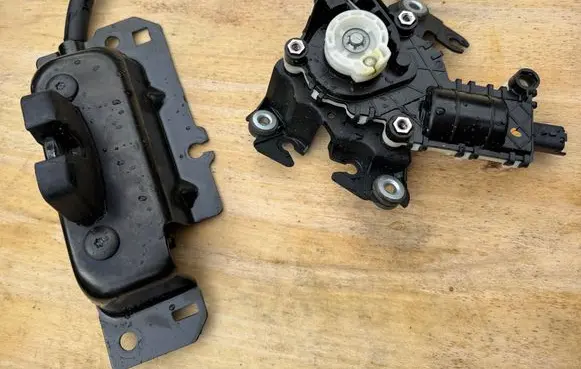 Citroen C4 Grand Picasso Tailgate/trunk/boot lift motor 9687233280
