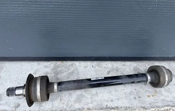 BMW M5 F90 Rear driveshaft 7856937