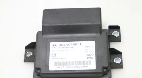 Volkswagen PASSAT CC Hand brake control module 3C8907801E