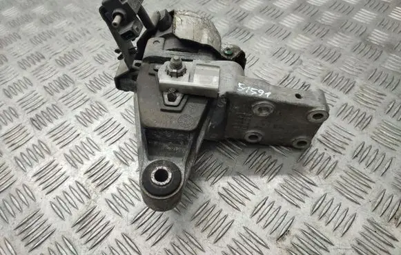Peugeot 607 Engine mount bracket 9646119980