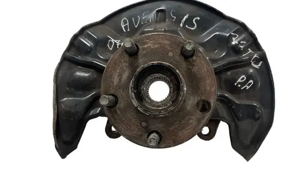 Toyota Avensis T250 Front wheel hub 43211