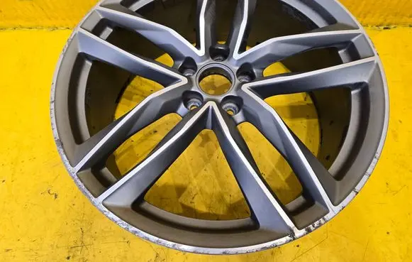 Audi A6 C7 R20 alloy rim 4G9601025M