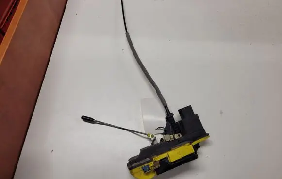 Volvo V70 Rear door lock 30699737