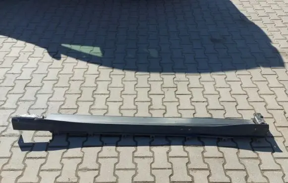 Front sill (body part)