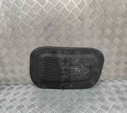 Engine bonnet/hood sound/heat insulation