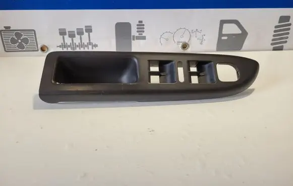 Volkswagen Golf Plus Front door window switch trim 5M1867371C