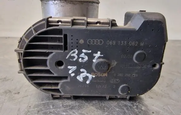 Volkswagen PASSAT B5.5 Throttle valve 06B133062M