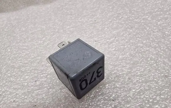 Audi A8 S8 D2 4D Other relay 8D0951253 V23134J52X300