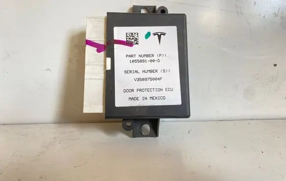 Tesla Model X Door control unit/module 105589100D