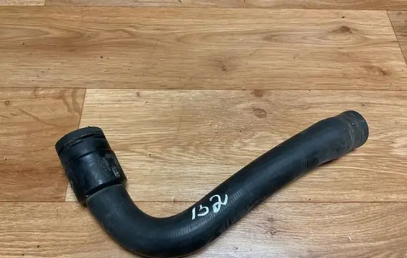 Volkswagen PASSAT B5 Engine coolant pipe/hose 8D0121101K