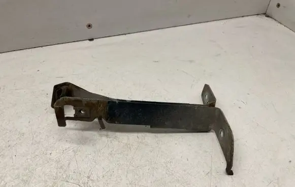Mercedes-Benz C W204 Front bumper mounting bracket A2045241340