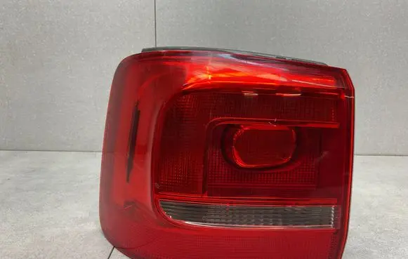 Volkswagen Touran II Rear/tail lights 1T0945095R