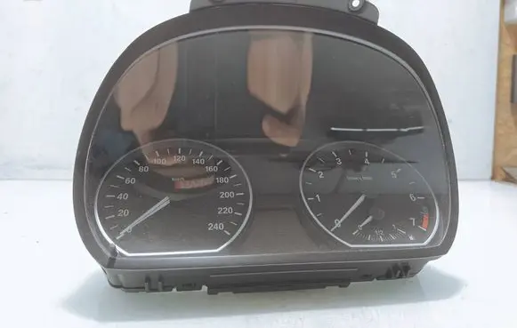 Speedometer (instrument cluster)