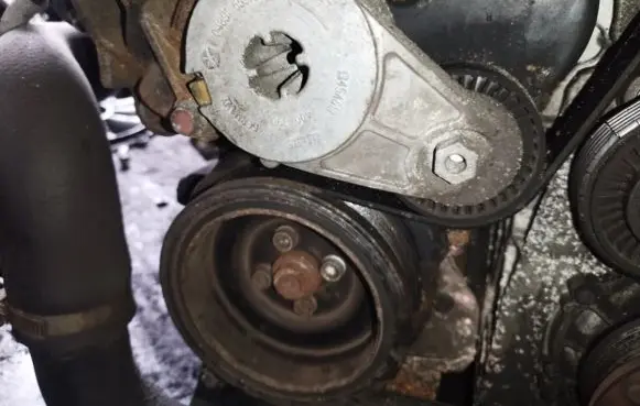 Mitsubishi Outlander Generator/alternator belt tensioner 04891659aa 400390