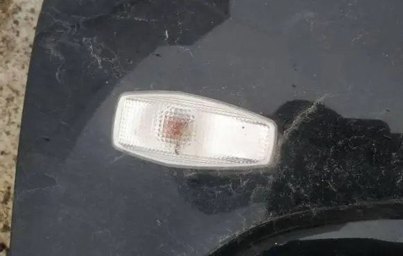 KIA Sportage Front fender indicator light