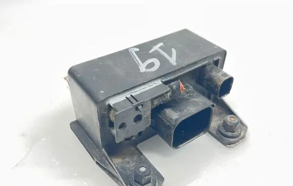 Mercedes-Benz E W211 Glow plug pre-heat relay 0255452832