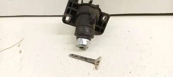 Mercedes-Benz 190 W201 Tailgate lock latch 2017500785 2017501285 A2017500785