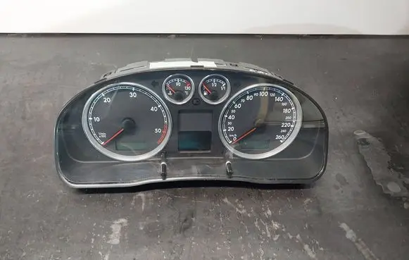 Volkswagen PASSAT B5 Speedometer (instrument cluster) 3B0920829A