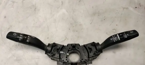 KIA Stonic Tailgate/trunk/boot open switch 